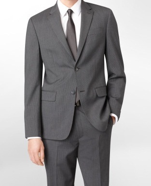 L'art du boutonnage d'un costume