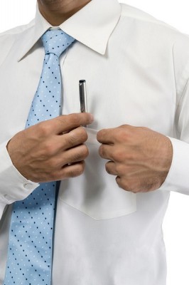 Le chemise avec une poche poitrine