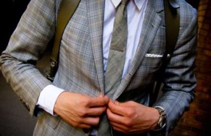 le costume avec un sac