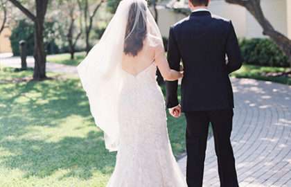 8 indispensables pour un costume de mariage au top - The Men Times par Faubourg Saint Sulpice - Photo: Jessica Lorren Organic Photography