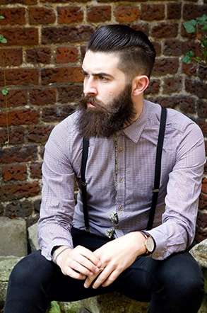 Conseil - Comment porter les bretelles - The Men Times par Faubourg Saint Sulpice - Photo: Chris Millington Conseil - Comment porter les bretelles - The Men Times par Faubourg Saint Sulpice - Photo: Chris Millington