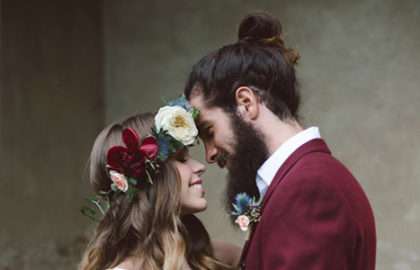 couple de jeunes mariés