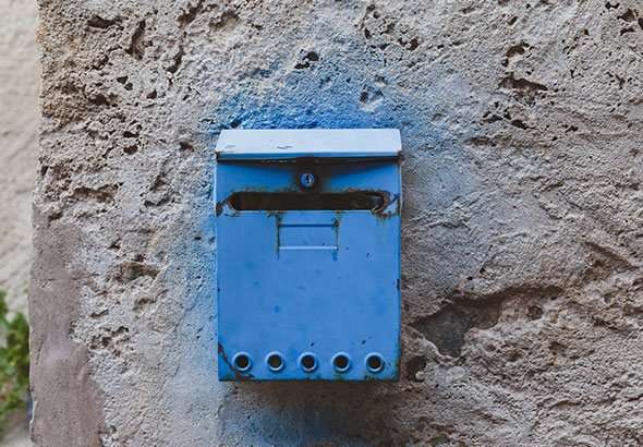 boite aux lettres bleue