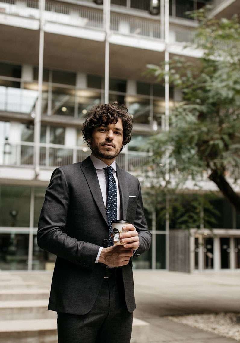 costume sur mesure gris foncé homme tailleur paris 2 pièces