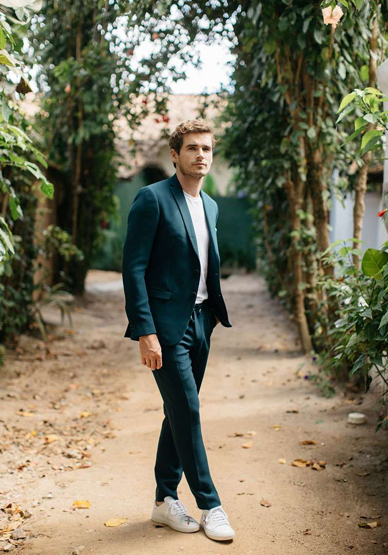 Costume 2 pièces mariage Louise Faubourg Saint Sulpice étoffe crêpe bleu vert sur mesure tailleur paris homme