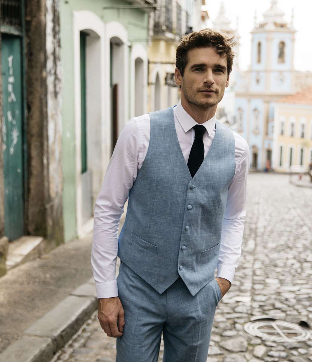 Costume 3 pièces mariage Anais Faubourg Saint Sulpice étoffe laine tramé bleu ciel sur mesure tailleur paris homme