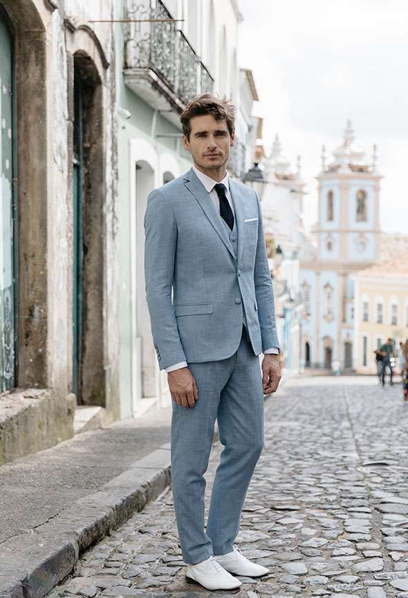 Costume 3 pièces mariage Anais Faubourg Saint Sulpice étoffe laine tramé bleu ciel sur mesure tailleur paris homme