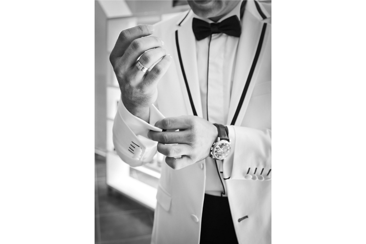 costume de marié blanc